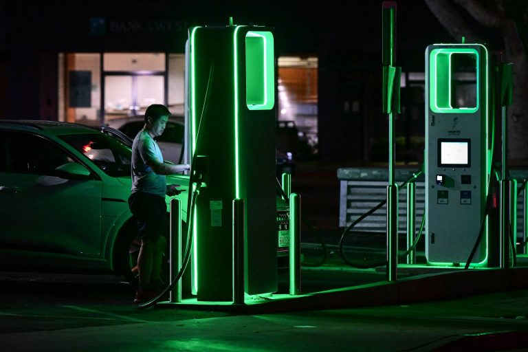 How are Electric Car Charging Stations Powered  : The Sustainable Charging Solution