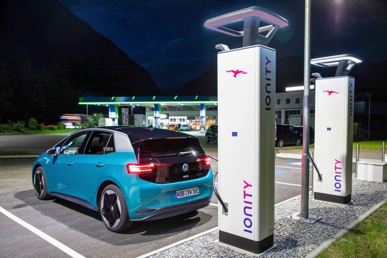 Solar Electric Car Charging Station: Eco-Friendly Power Solution