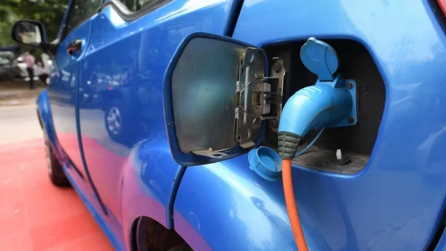Shocking Facts About Battery Waste in Electric Cars: How to Reduce Your Carbon Footprint