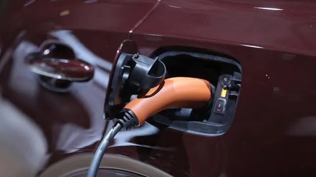 electric car charge its battery while driving