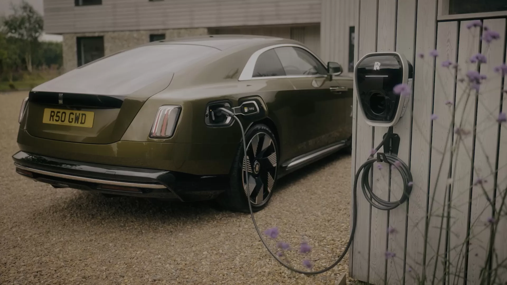 How to Charge Rolls Royce Spectre